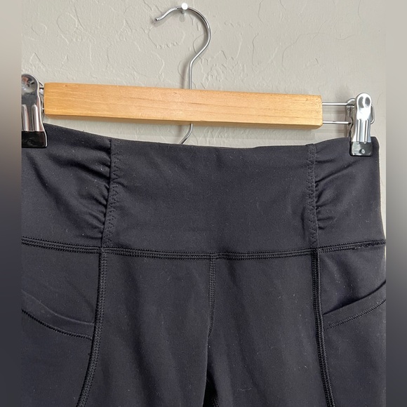 Lululemon Cropped Black Leggings with Ruching Size 4 - Picture 7 of 8